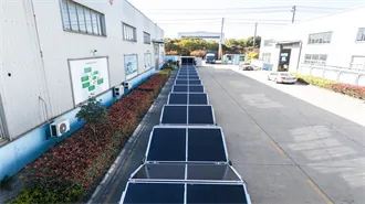 How many volts does photovoltaic solar panels generate electricity 