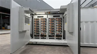 Outdoor power supply has inverter and DC