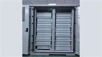 What is a hybrid energy storage system