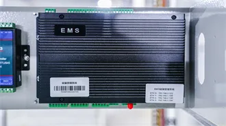 How many A does a 100 watt photovoltaic panel have 