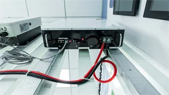 Can photovoltaic panels be used without connecting to batteries 