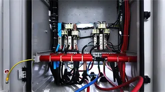 Wind and solar integrated power generation container