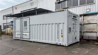 Household high-efficiency wind and solar energy storage generator